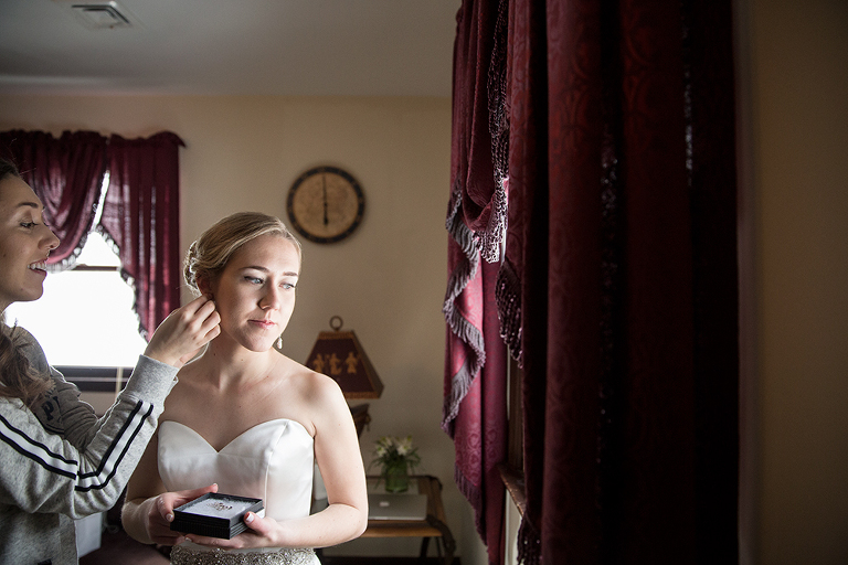 Bride Getting Ready Stroudmoor Country Inn